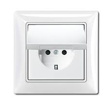 BASIC 55 Розетка с заземлением с крышкой IP44 белая в сборе цена